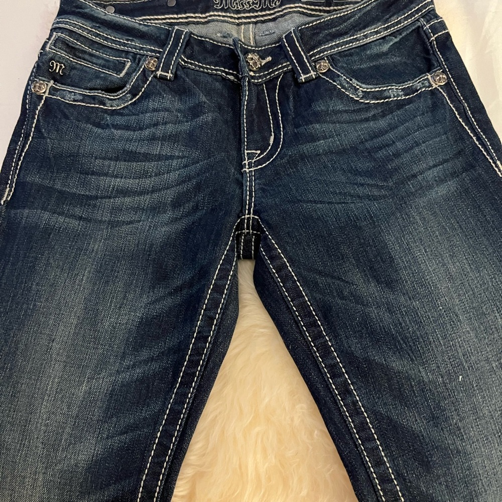 Jeans with  rhinestone pockets/ stitching on back